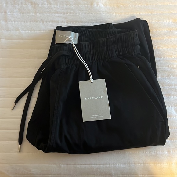 Everlane The Easy Jogger in Black Medium - Picture 5 of 5